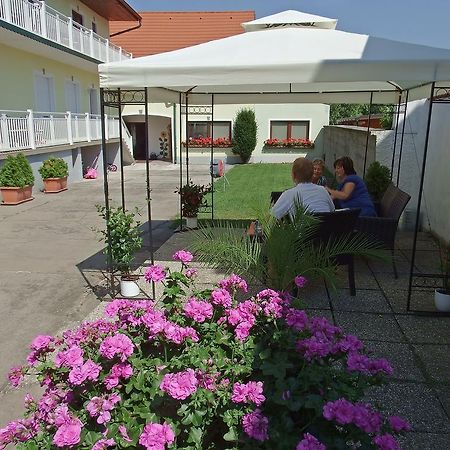 Gaestehaus - Doris - Wenzl Morbisch am See Bagian luar foto