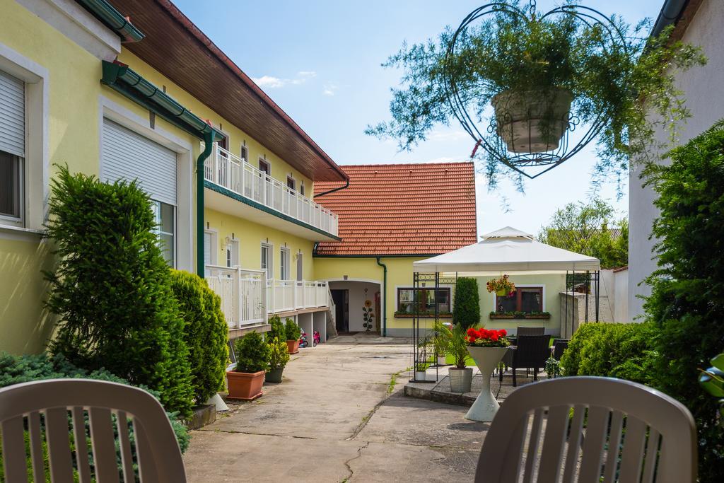 Gaestehaus - Doris - Wenzl Morbisch am See Bagian luar foto