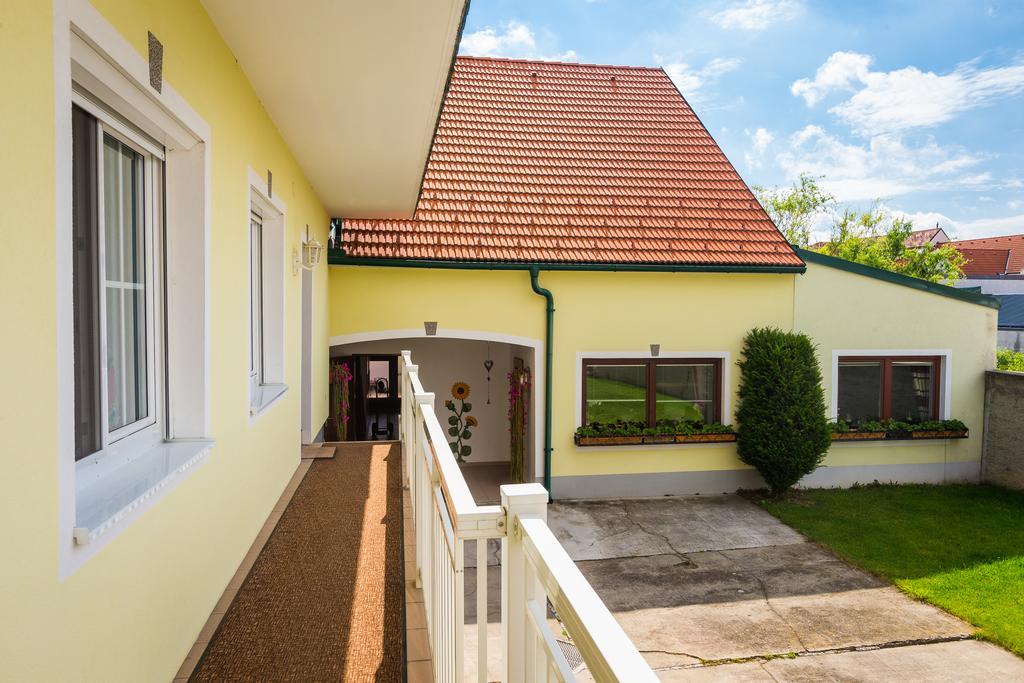 Gaestehaus - Doris - Wenzl Morbisch am See Bagian luar foto