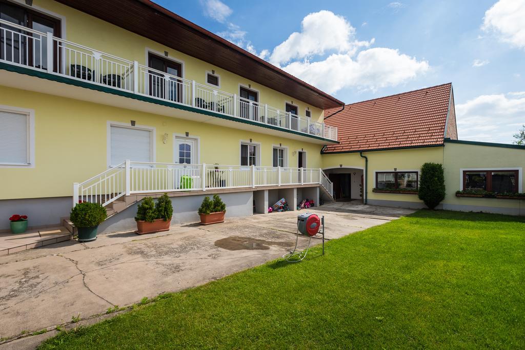 Gaestehaus - Doris - Wenzl Morbisch am See Bagian luar foto