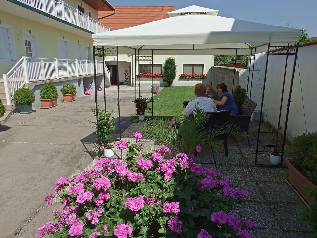 Gaestehaus - Doris - Wenzl Morbisch am See Bagian luar foto